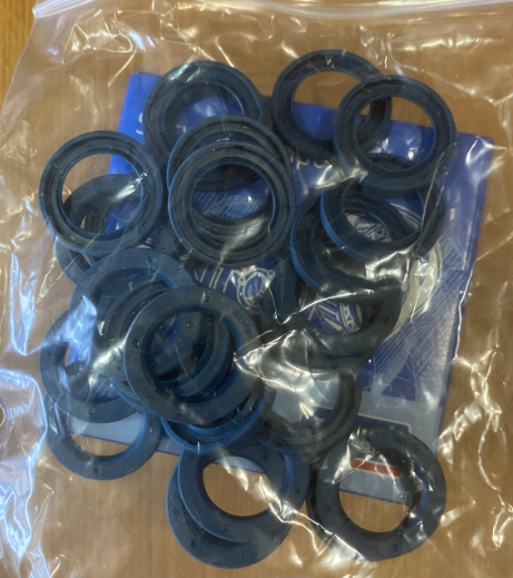 Манжетное уплотнение G 16X24X3 (SKF)