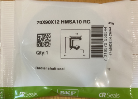 Манжетное уплотнение 70X90X12 HMSA10 RG (SKF)